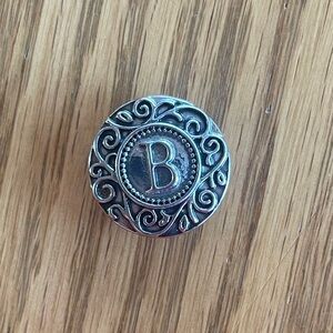 ‘B’ Initial Ginger Snaps Jewelry Button 🌺